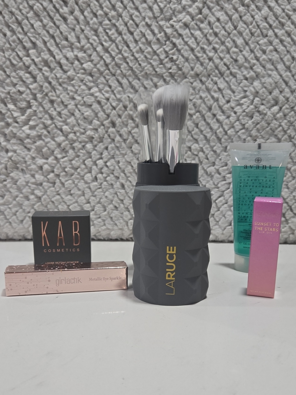 Laruce Gray Geometric Makeup Brush Holder with Brush Set